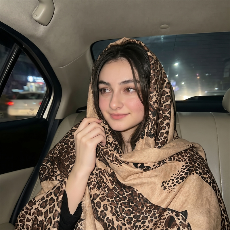 Vintage Fashion Hijab - ฮิญาบลายเสือดาววินเทจและผ้าคลุมศีรษะสำหรับผู้หญิง ผ้าคลุมไหล่ขอบดิบ ผ้าพันคอเนื้อนุ่มน้ำหนักเบา ผ้าคลุมศีรษะแบบอิสลามสำหรับสวมใส่ในชีวิตประจำวัน